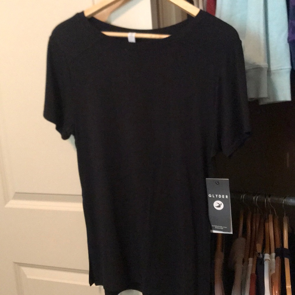 Black Tee by GLYDER
